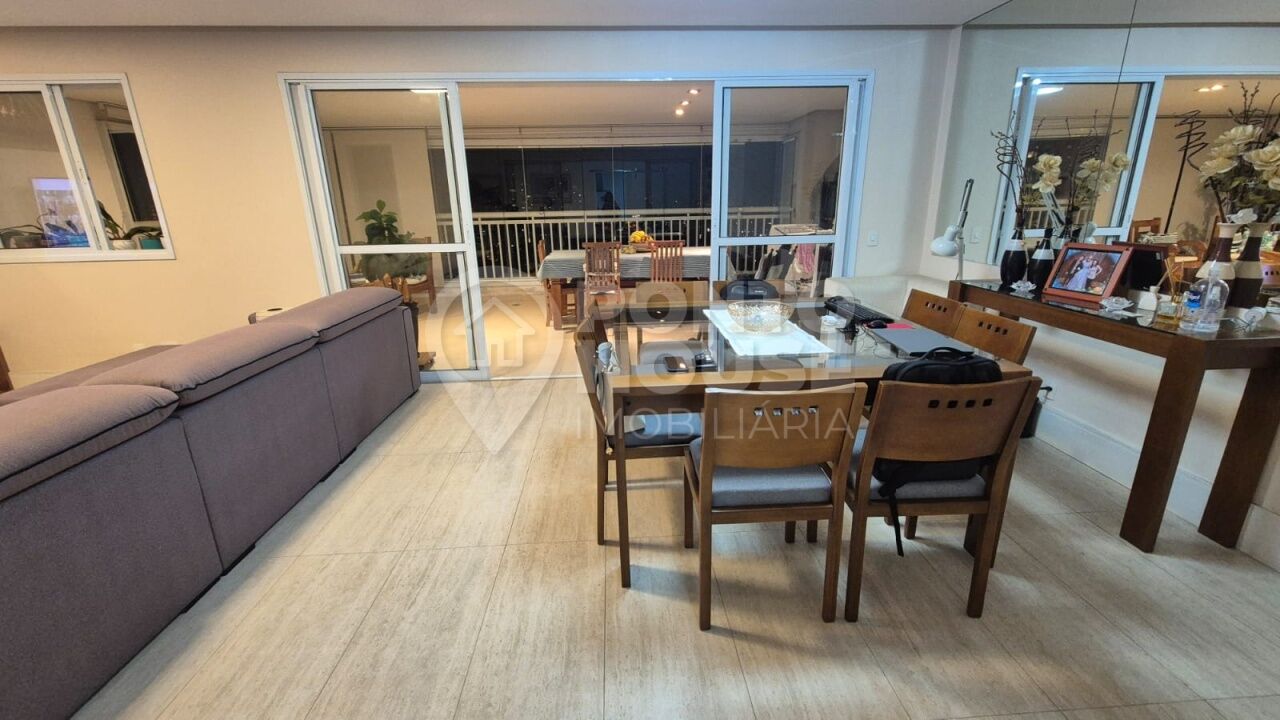 Apartamento à venda no bairro Vila Gumercindo, 3 dormitórios e 3 vagas