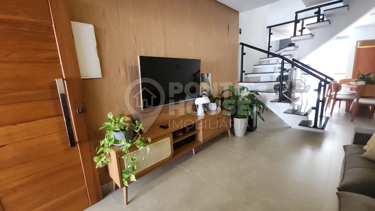 Vende Sobrado 3 suítes, churrasqueira, 2 vagas no Jardim Aeroporto próximo metrô