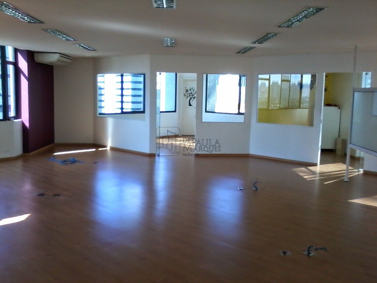 Conj. Comercial para Venda - Cidade Monções
