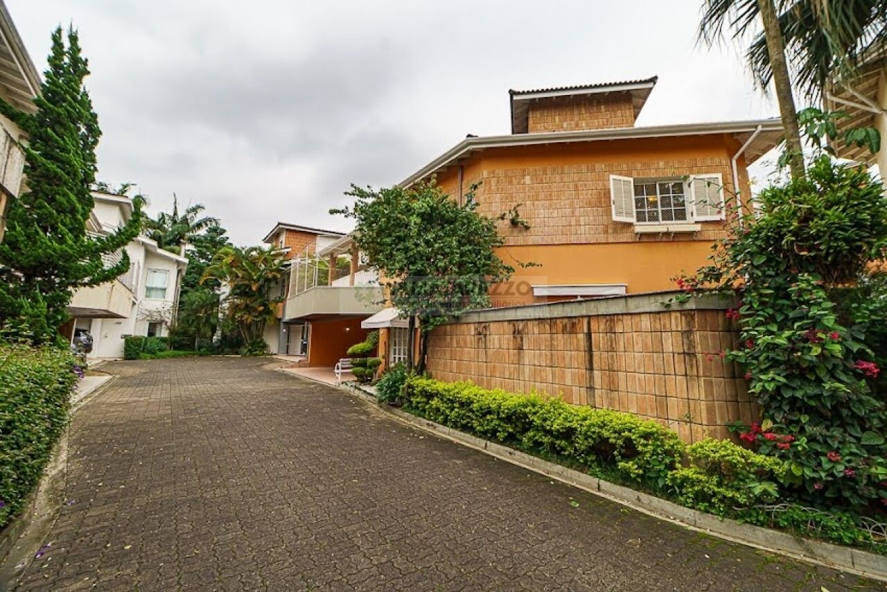 Casa de Condomínio Jardim Petrópolis 3 dormitorios 5 banheiros 3 vagas na garagem
