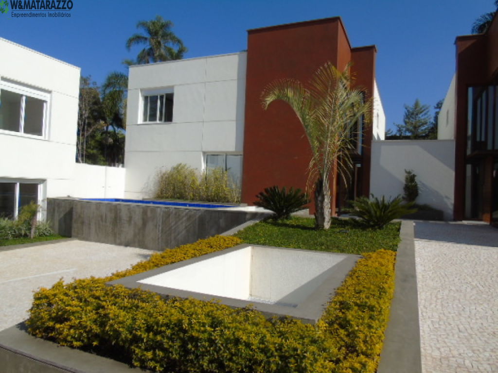Casa de Condomínio Parque Colonial 4 dormitorios 6 banheiros 4 vagas na garagem