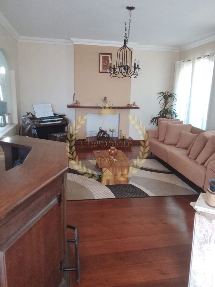 Sobrado em Jardim Leonor