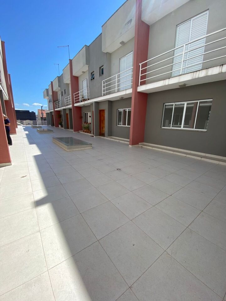 Condomínio para Locação - Vila Ré