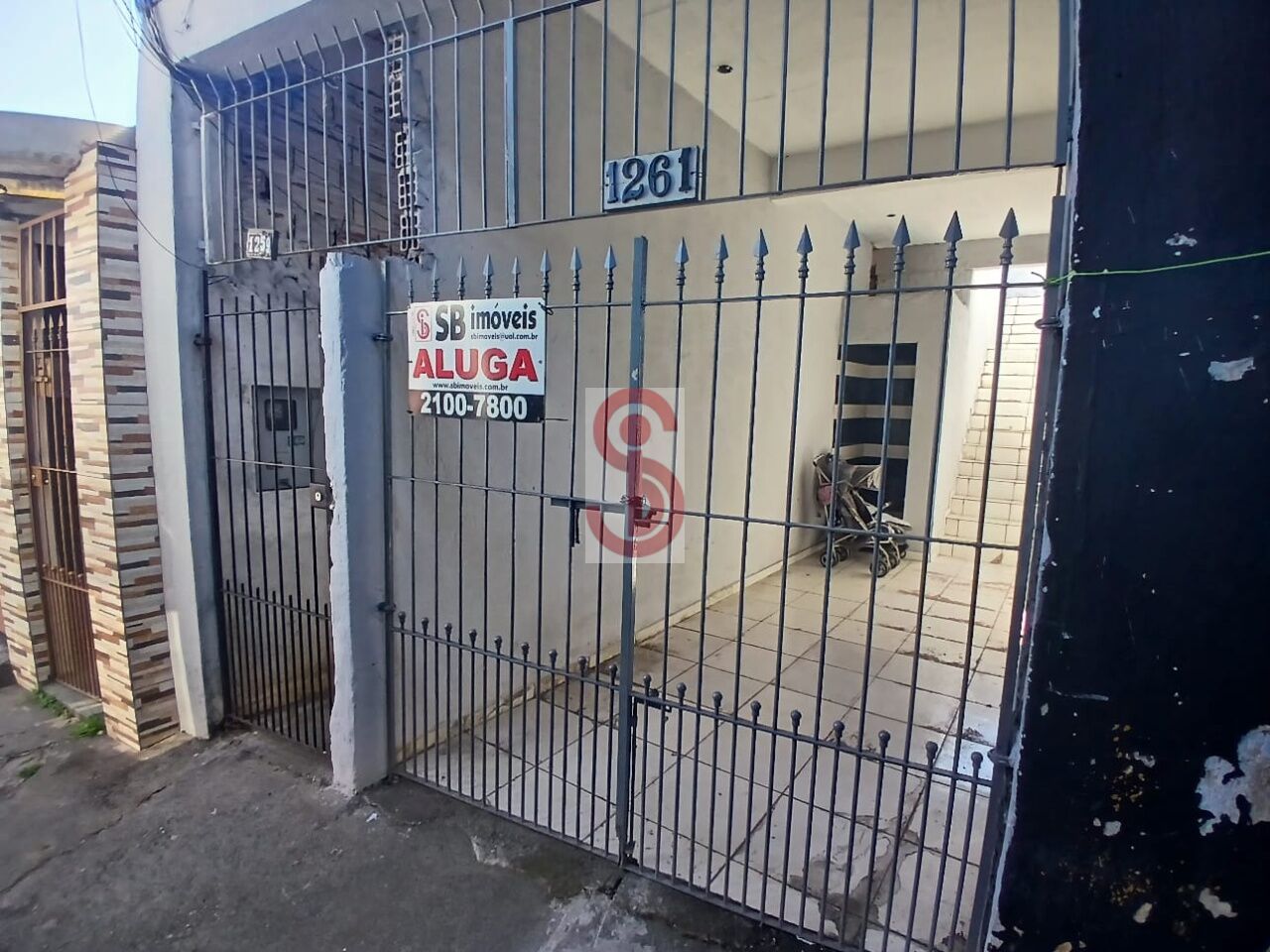 Casa Assobradada para Locação - Vila Bancária