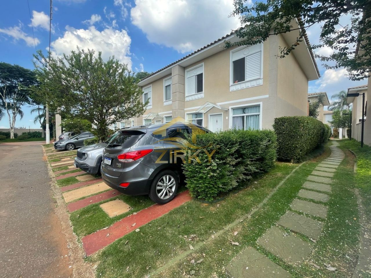 Casa de Condominio para Venda - Parque Renato Maia