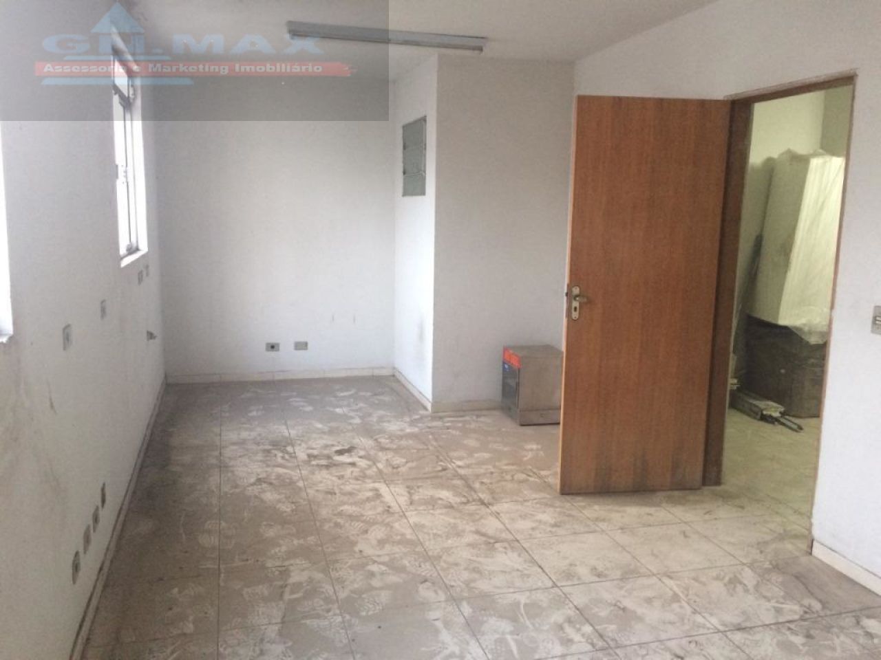 Sala para Locação - Taipas
