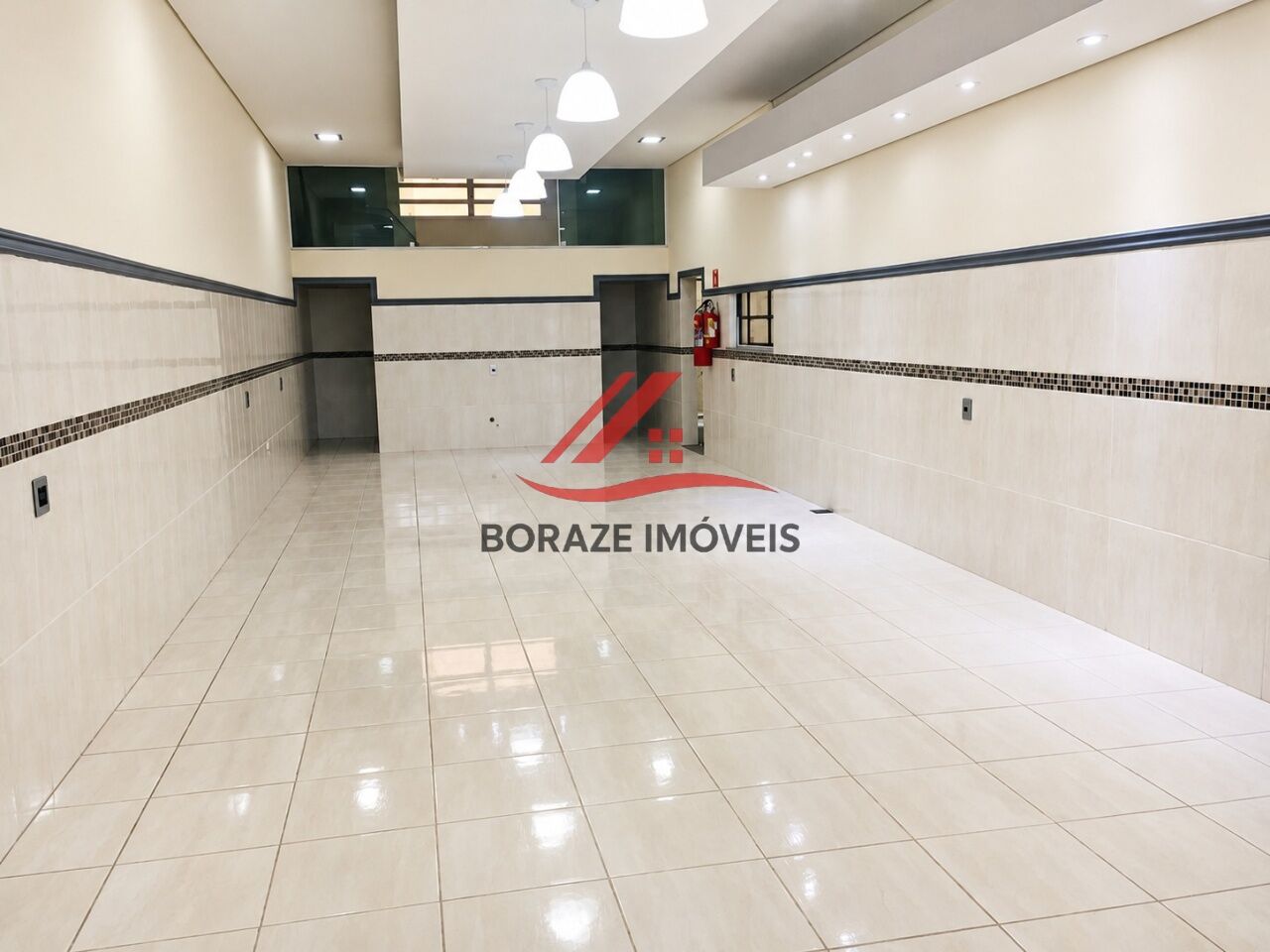Salão Comercial para alugar na Vila Assis em Mauá - SP