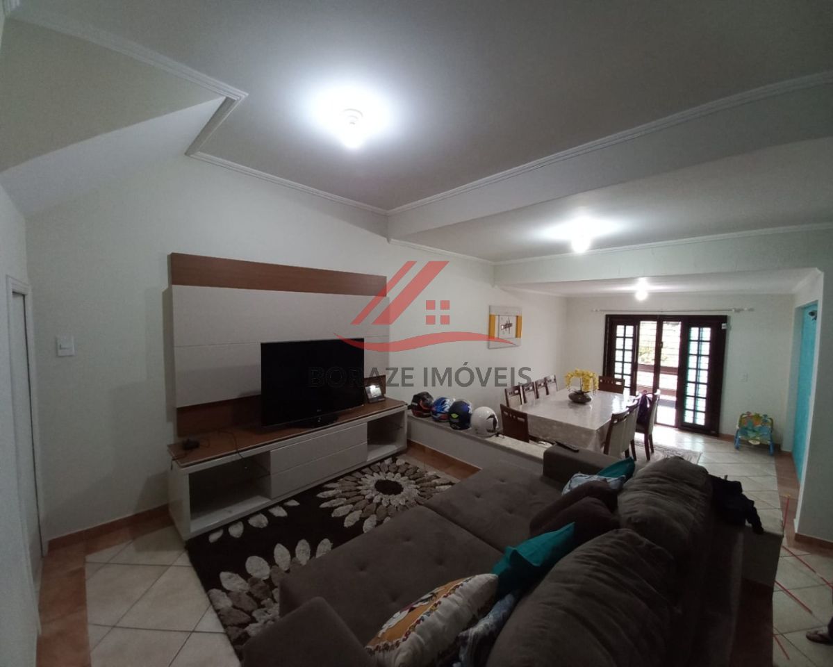 Casa com 4 quartos, sendo 1 suíte para venda no Bairro Suíssa em Ribeirão Pires