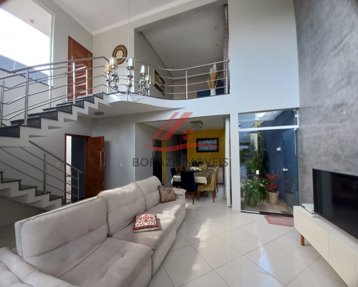 Casa com 3 suítes para venda no Jardim Pedroso em Mauá