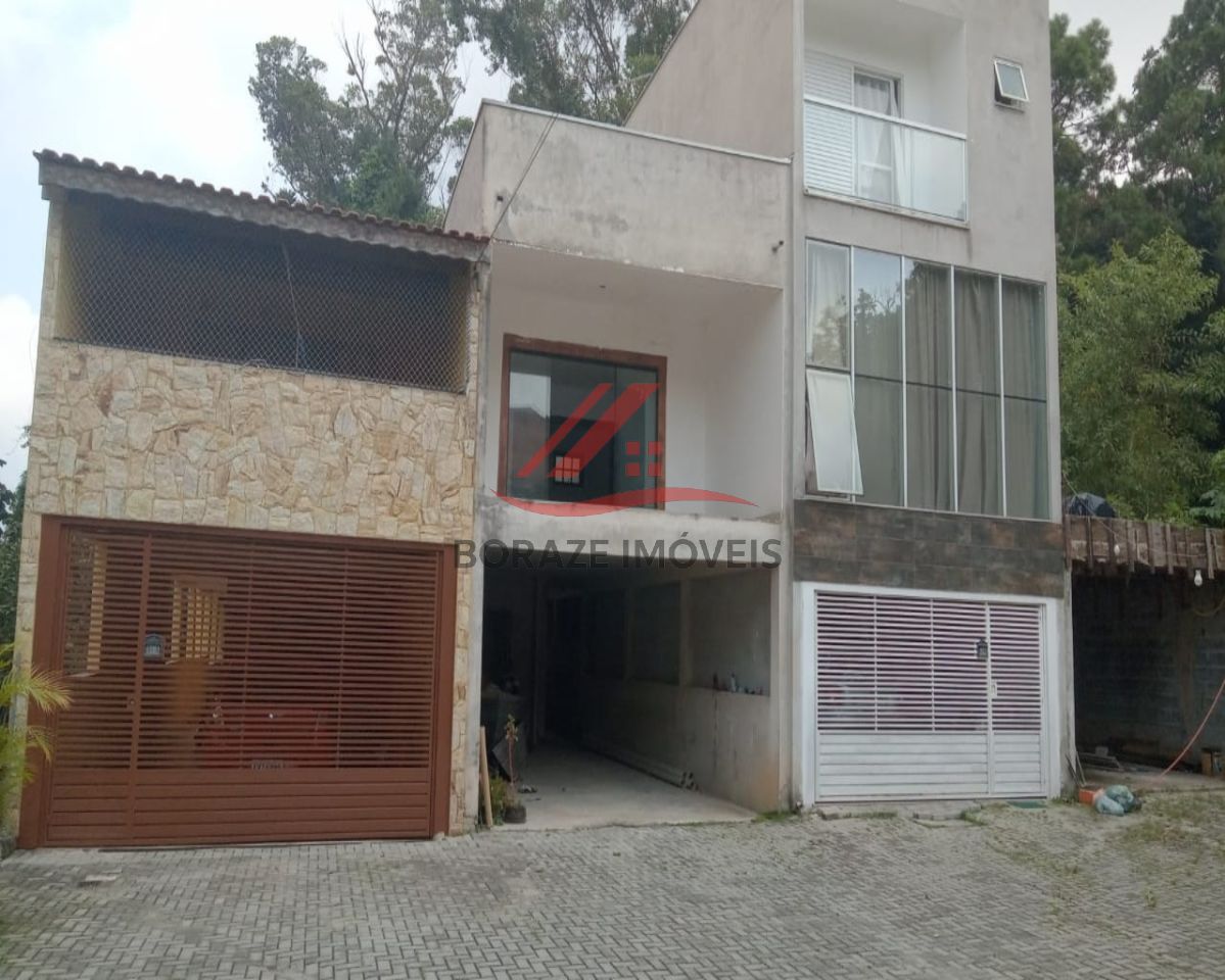 Sobrado para venda na Vila Vitória, com 3 dormitórios, sendo 1 suíte, sacada, vista panorâmica, 2 va