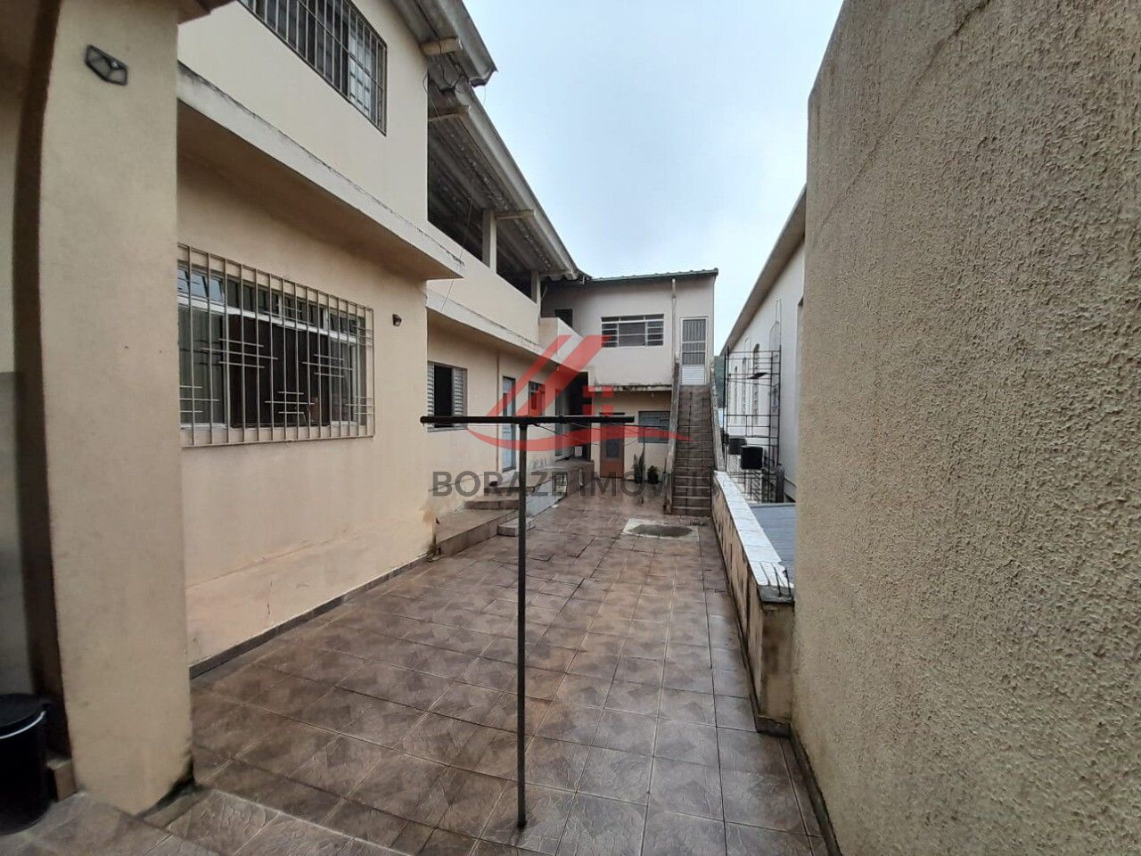 Casa comercial para venda na Vila Bocaina em Mauá, com 8 casas no quintal, salas de cabelereiro