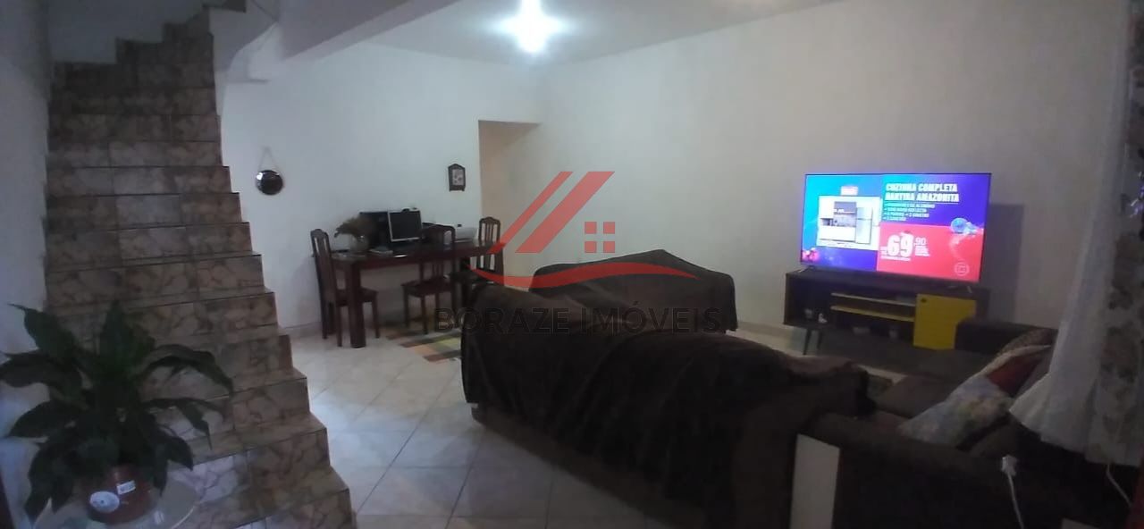 Sobrado com 3 quartos, sendo 1 suíte para venda no Jardim Guapituba