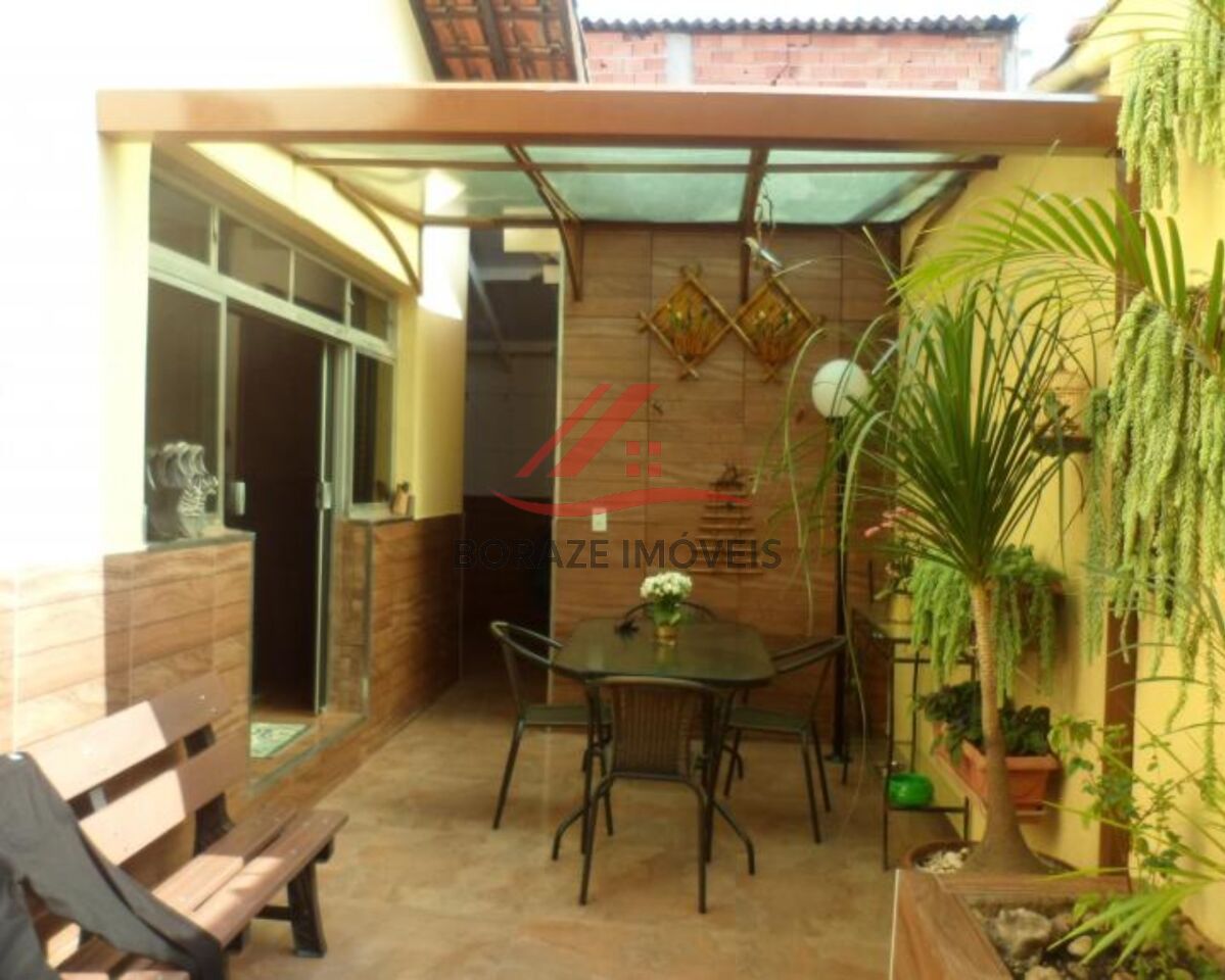 Sobrado com 3 quartos, sendo 1 suíte para venda na Vila Bocaina em Mauá