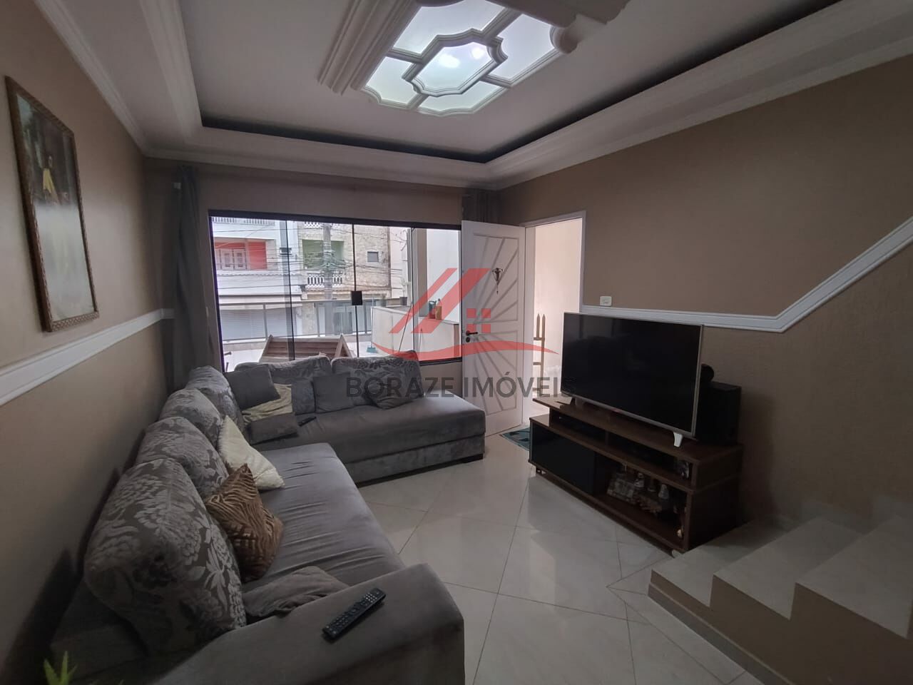 Vende-se sobrado no Jardim Guapituba