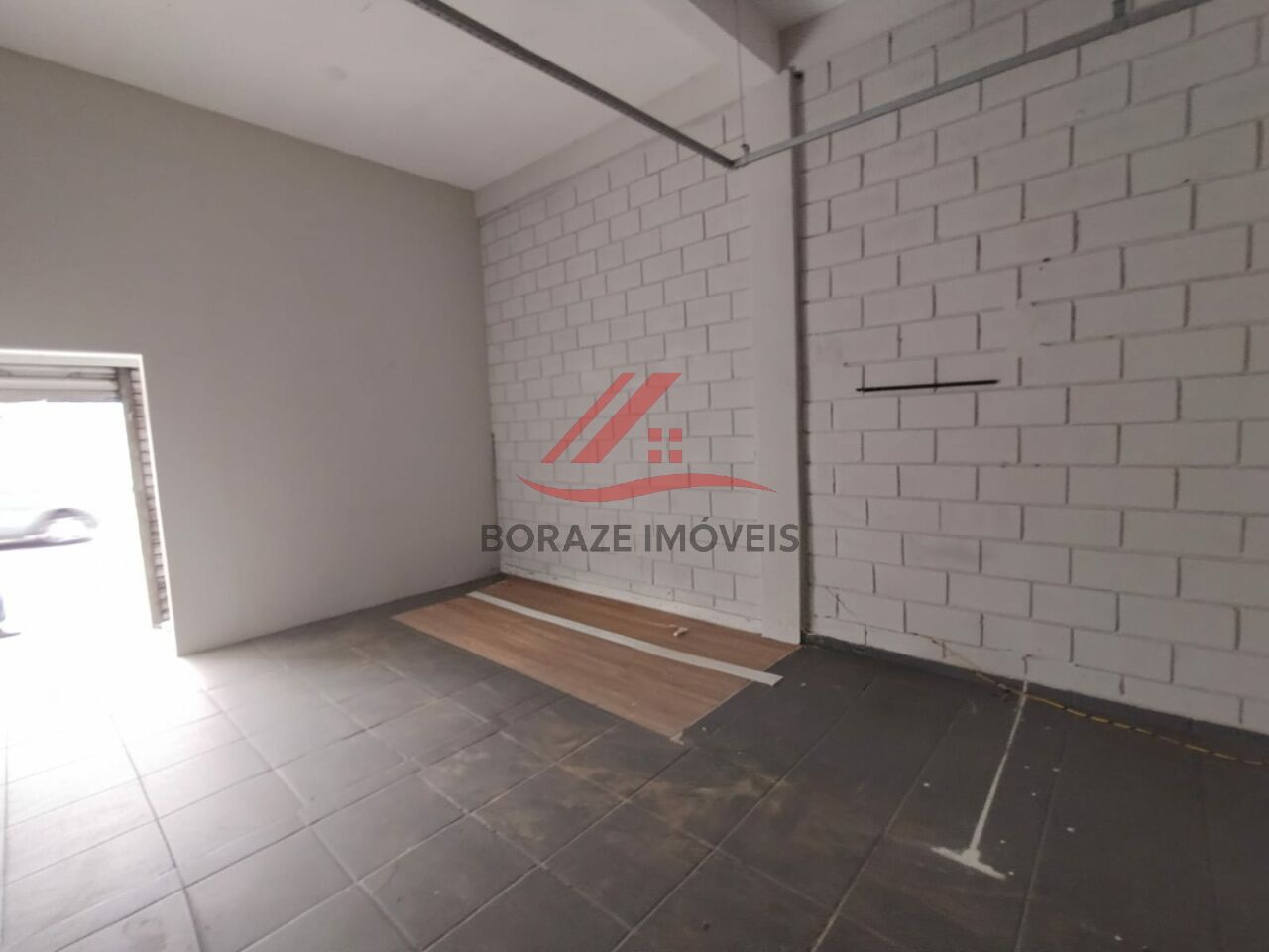 SALÃO COMERCIAL PARA LOCAÇÃO com 45 m² no Parque das Américas - Mauá - SP.