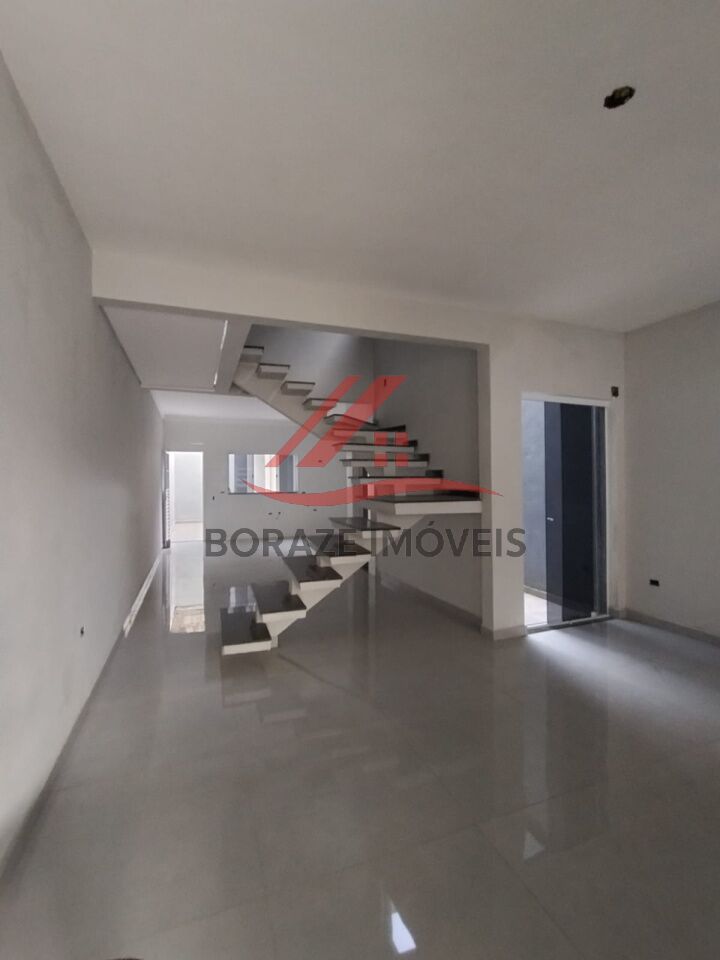 Sobrado Novo com 3 Dormitórios, Suíte e 2 Vagas no Parque São Vicente - Mauá - SP 