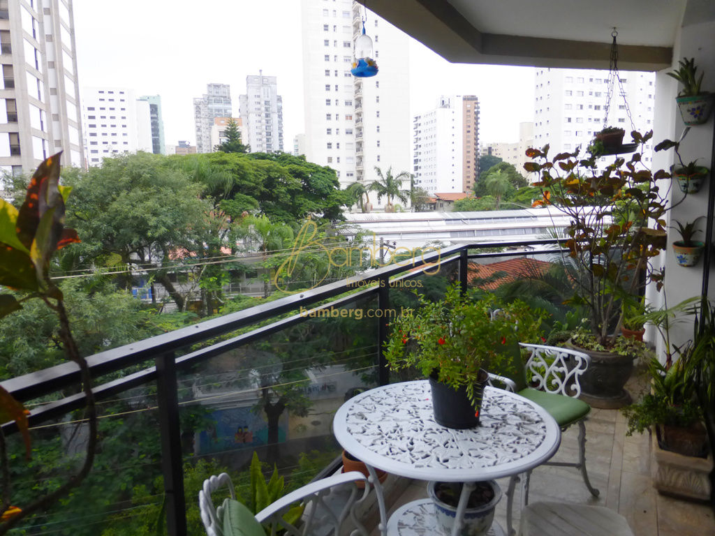 Apartamento no bairro Moema - São Paulo