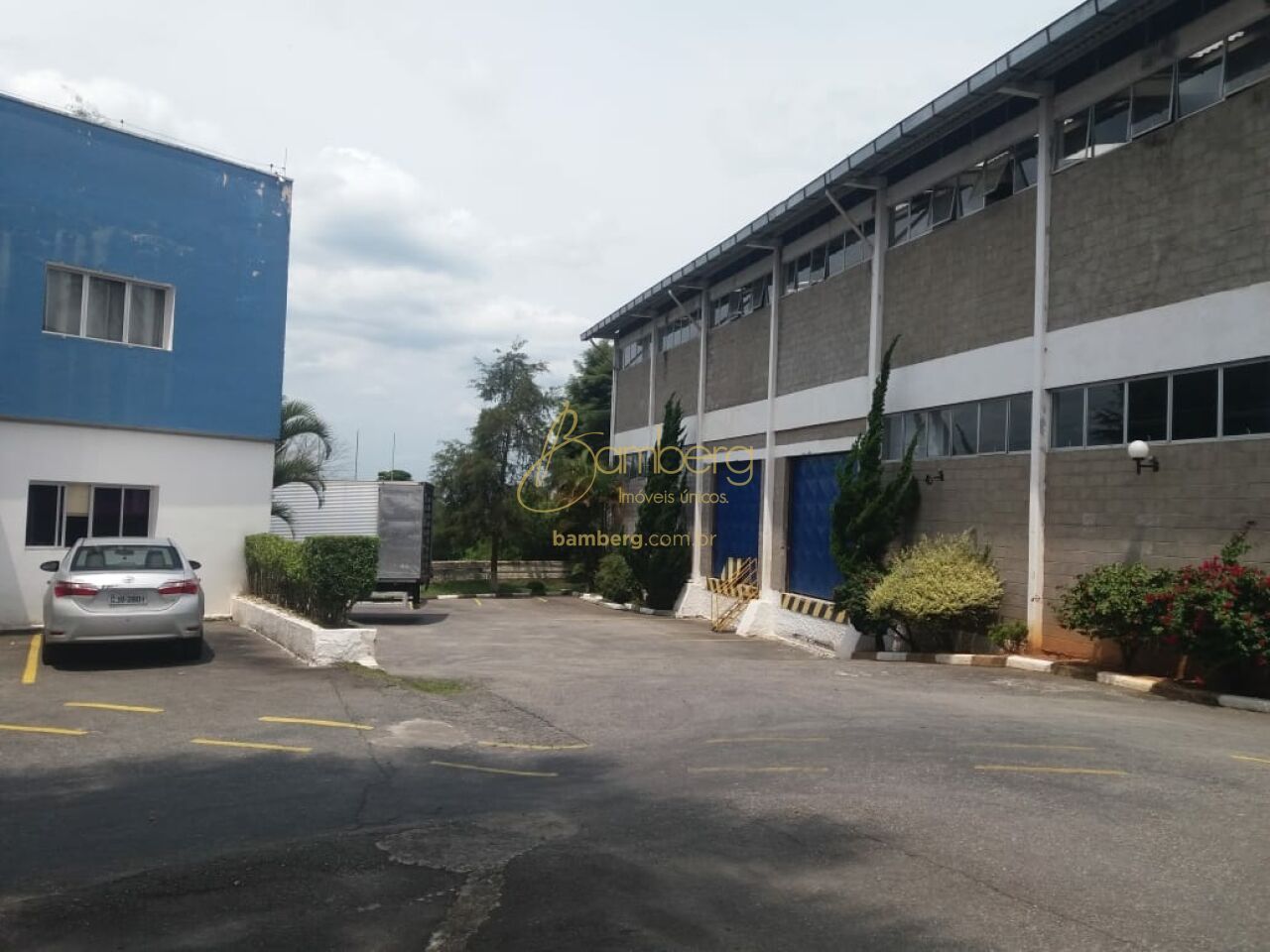 Comercial no bairro Vila Louro - Embu-Guaçu