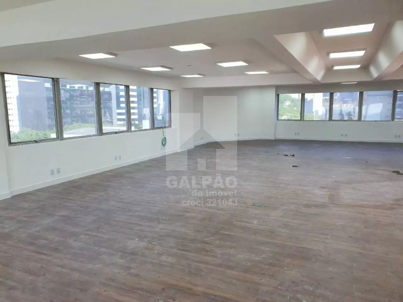 Conj. Comercial para Venda - Cidade Monções