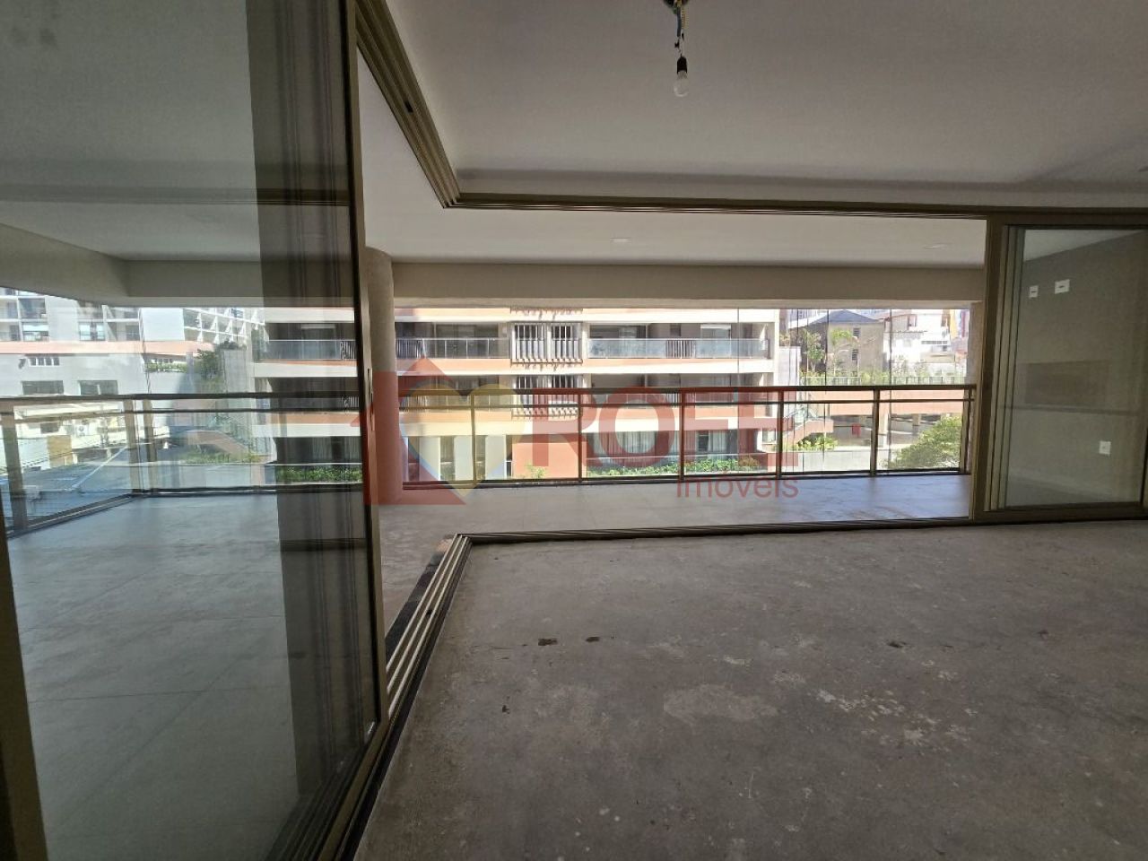 Foto 3 - RF33983