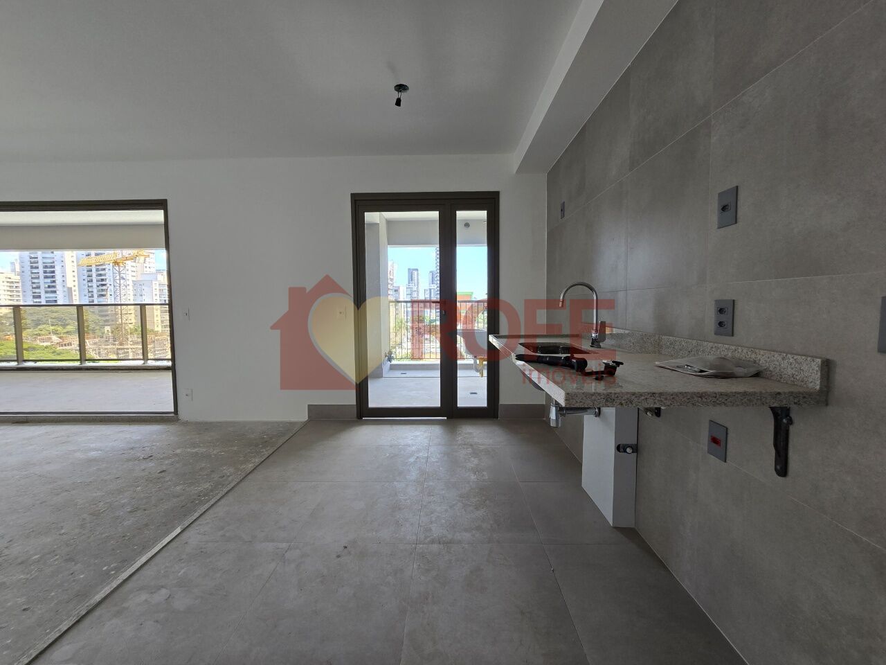 Foto 4 - RF49356