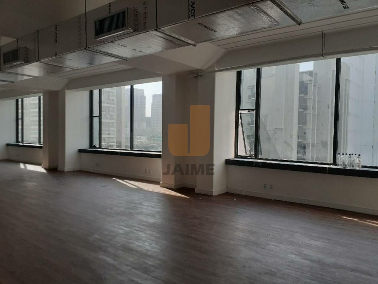 Conj. Comercial para Venda - Cidade Monções