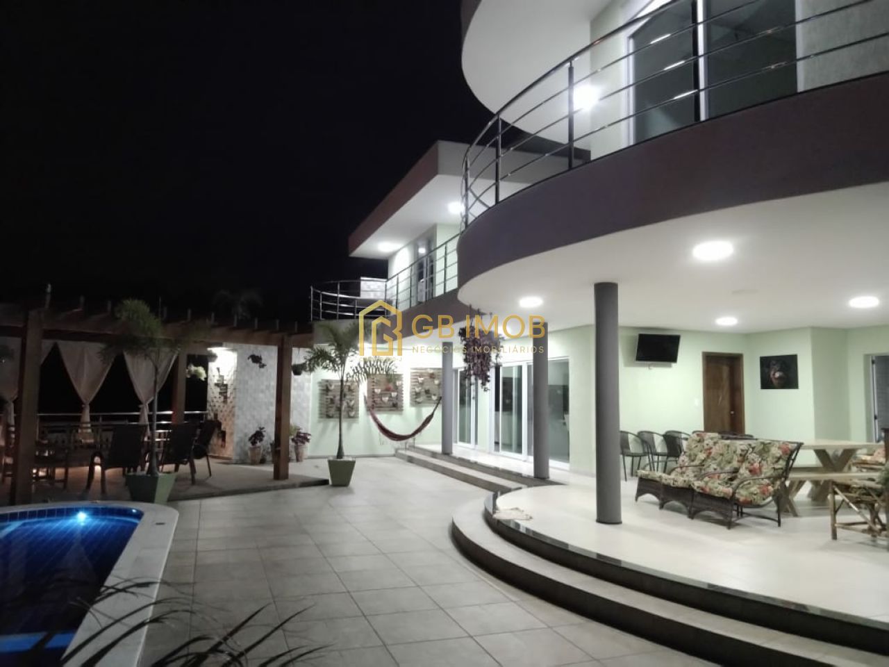 Casa em Condominio para Venda - Fazenda Serra Azul