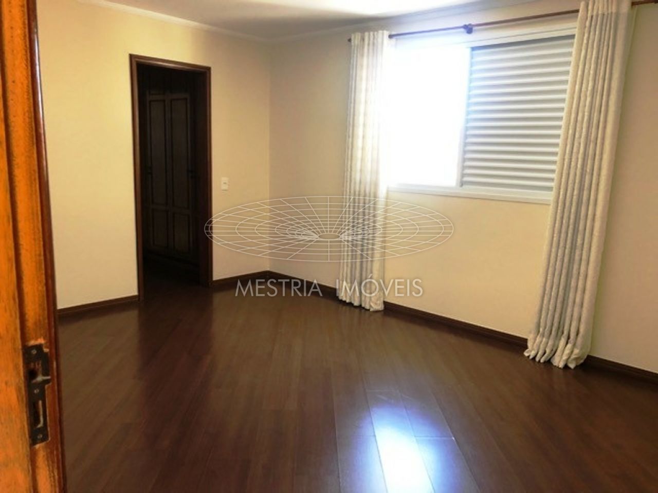 Foto 6 :: DI55930