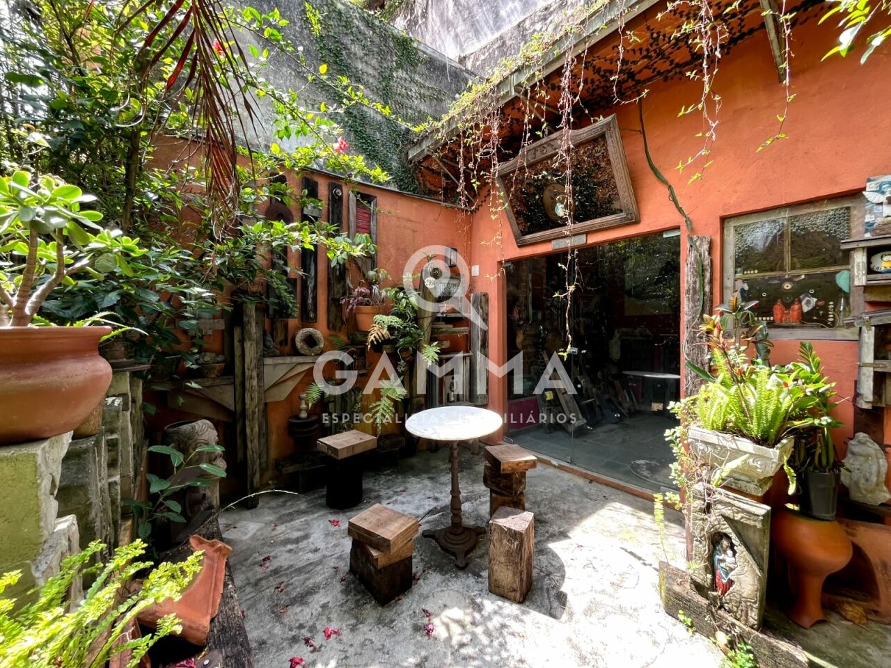 Casa Padrão  para Venda - Pacaembu