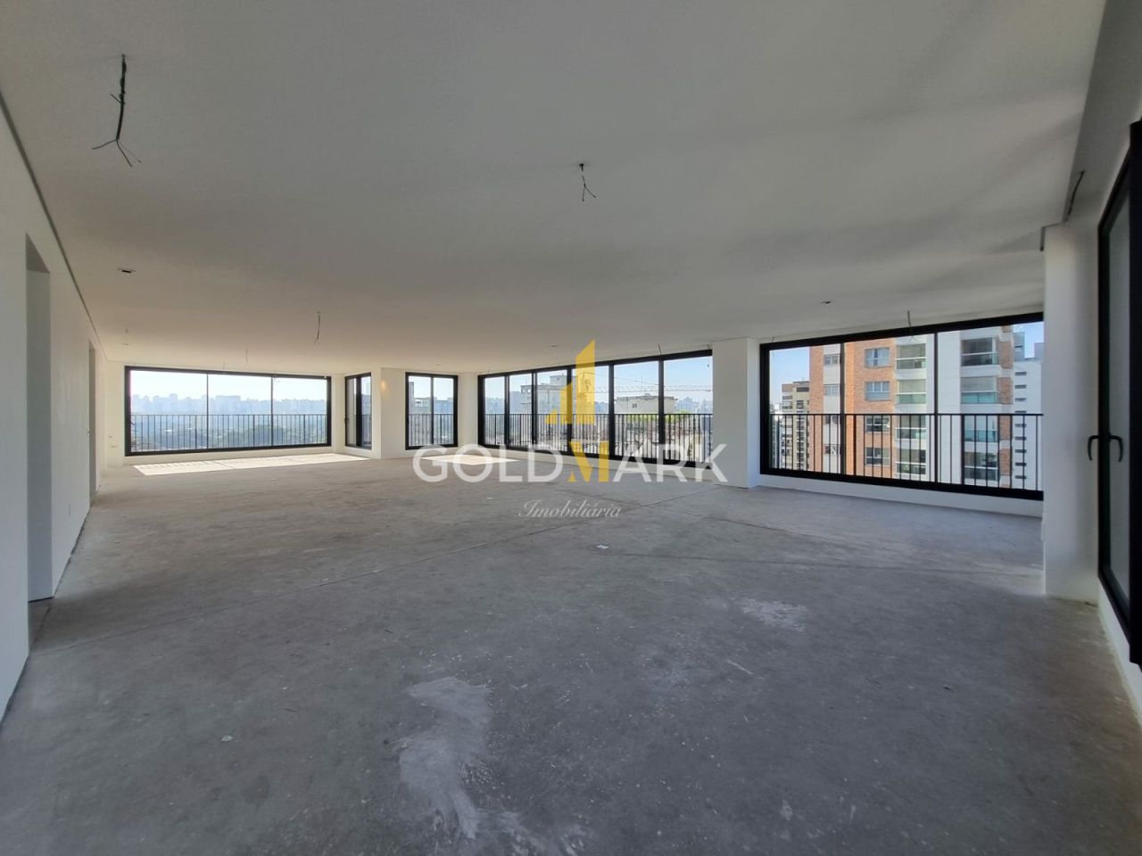 Apartamento em Moema - LL4100