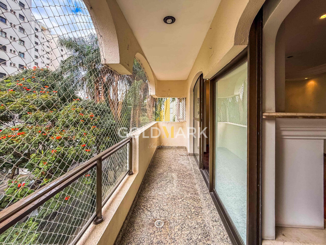 Apartamento em Moema - LL5681