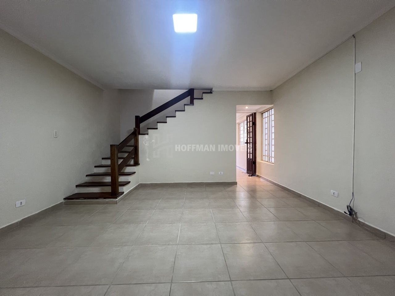 Sobrado para Locação - Santa Maria