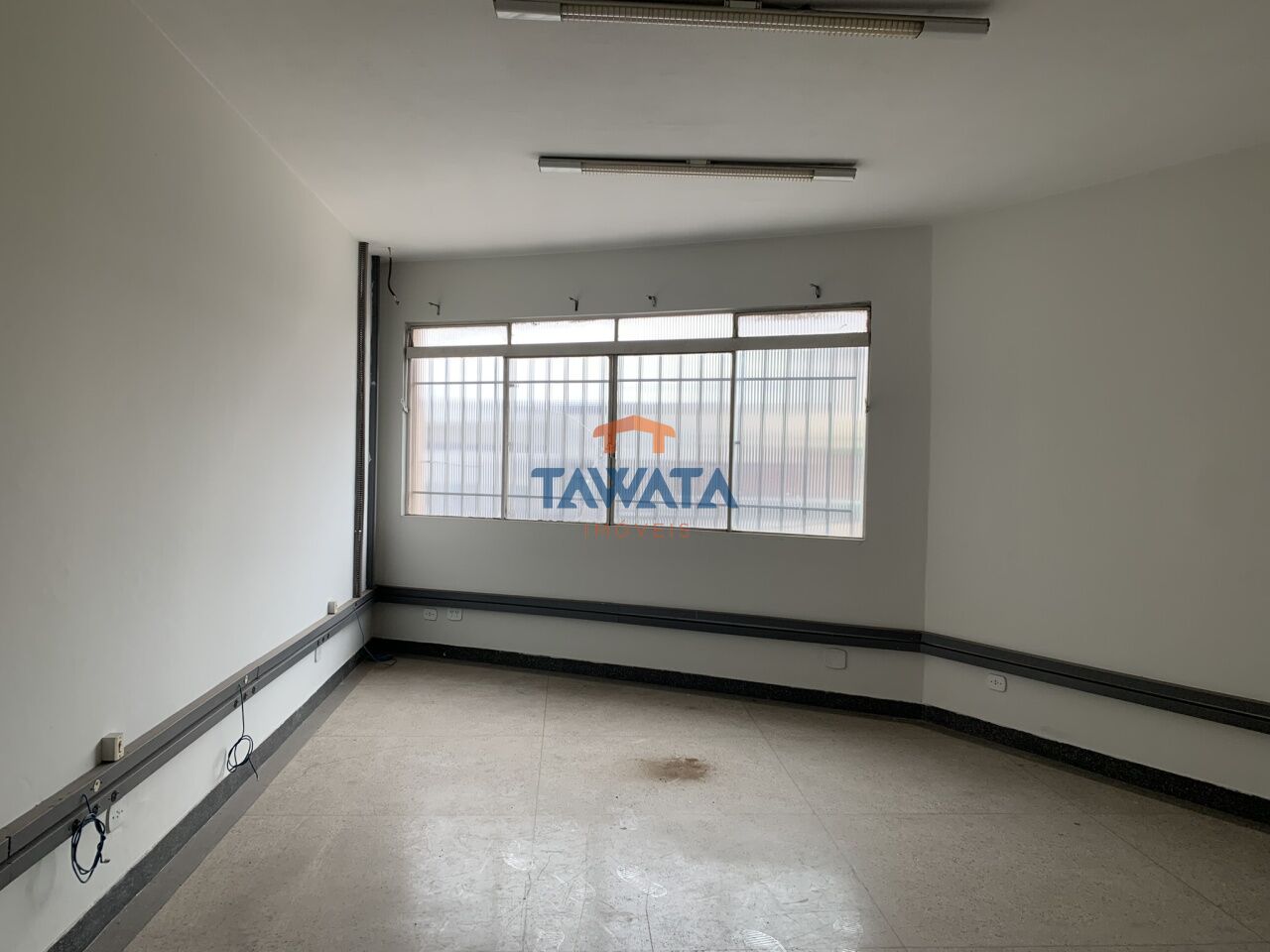 Sala Comercial - Av. Latinos - Oportunidade
