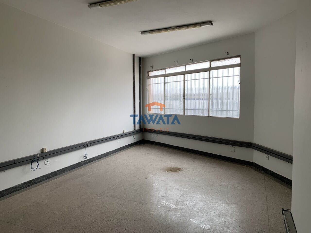Sala Comercial - Av. Latinos - Oportunidade