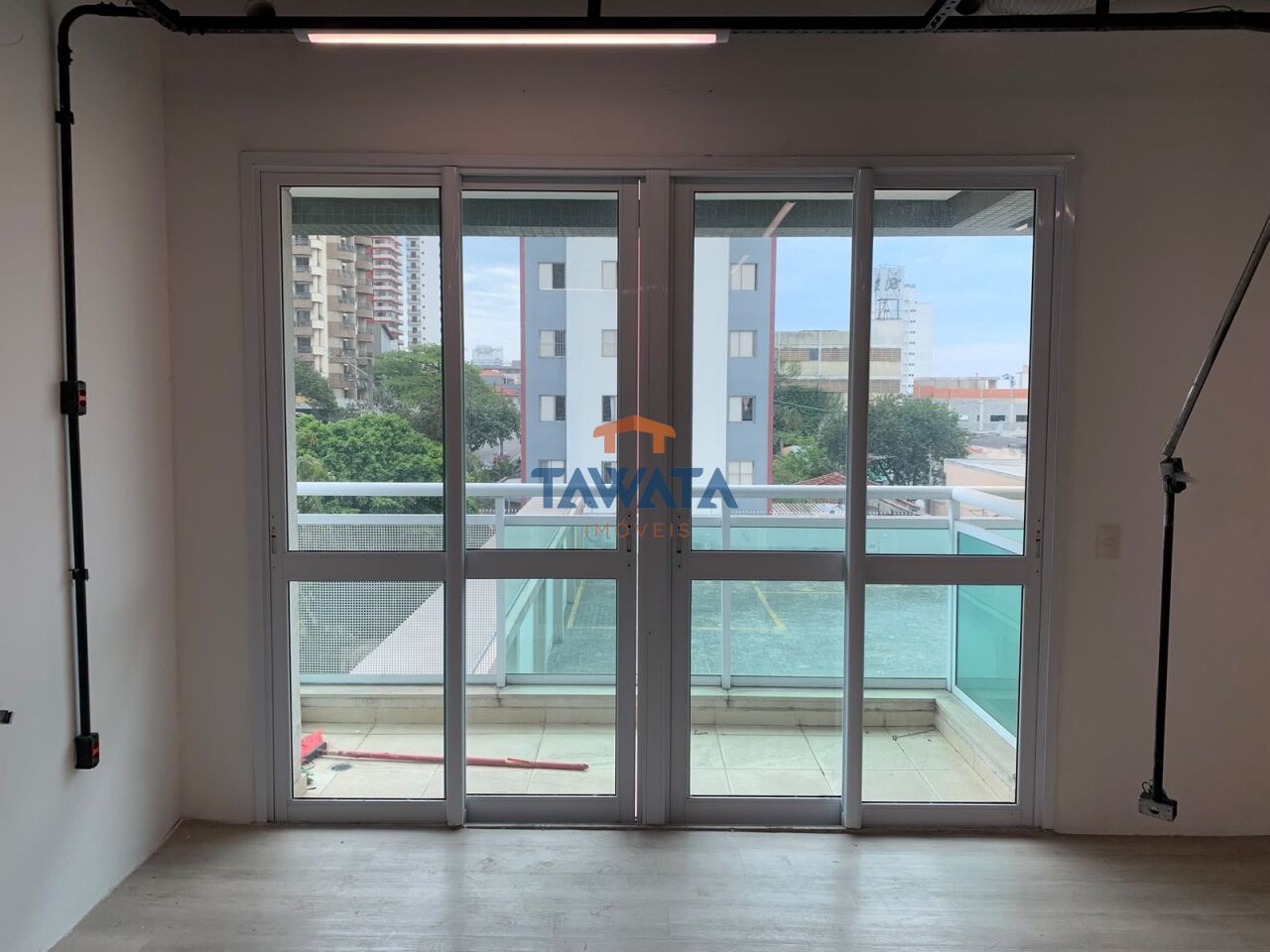 Locação - Sala com sacada e banheiro - Helbor Up Offices - Vila Carrão