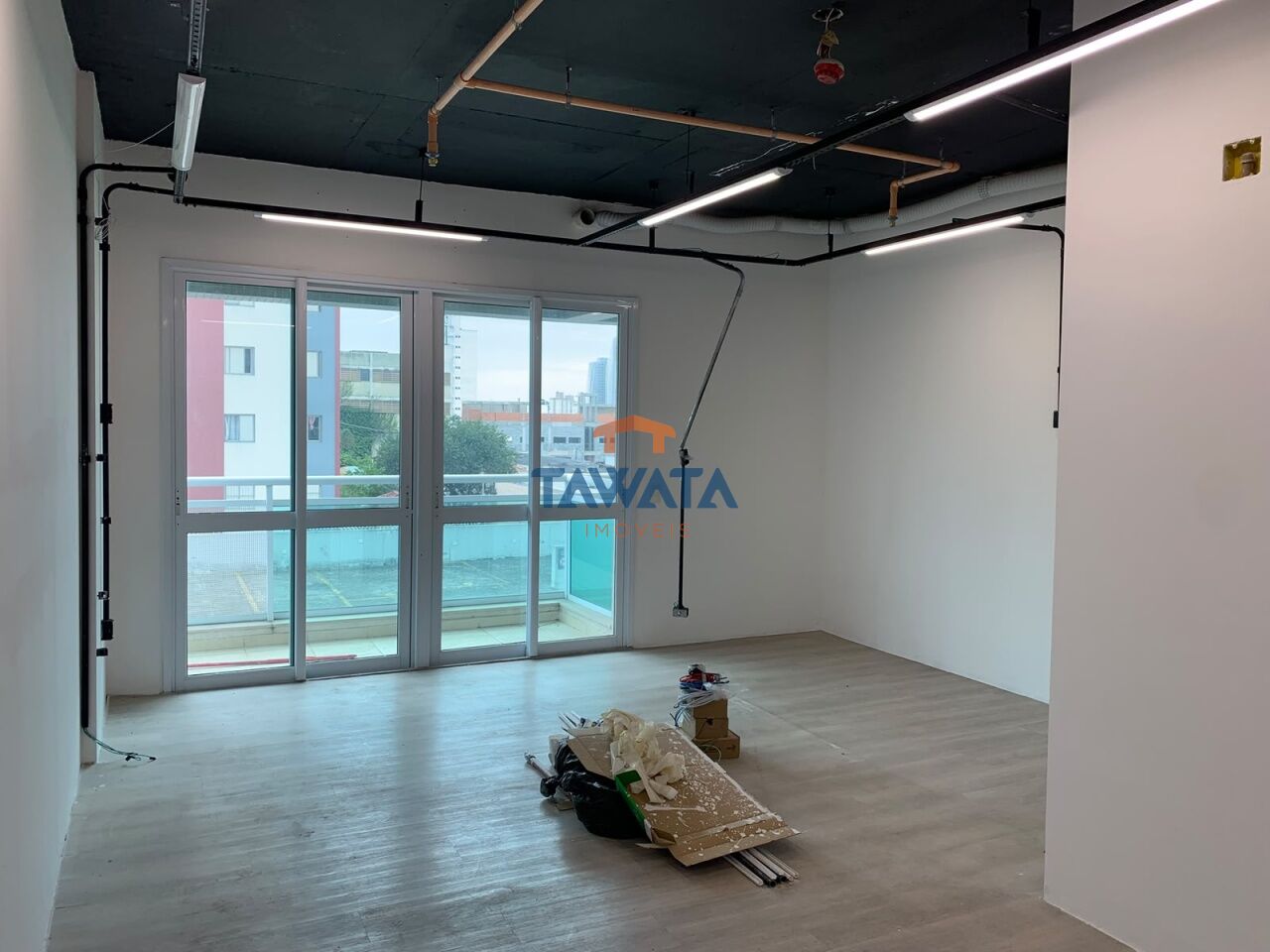 Locação - Sala com sacada e banheiro - Helbor Up Offices - Vila Carrão