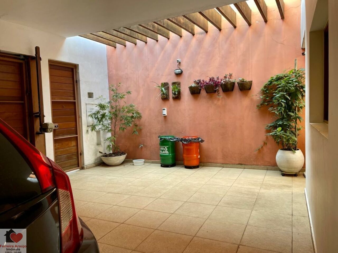 Casa Assobradada para Venda - Vila Nova Caledônia