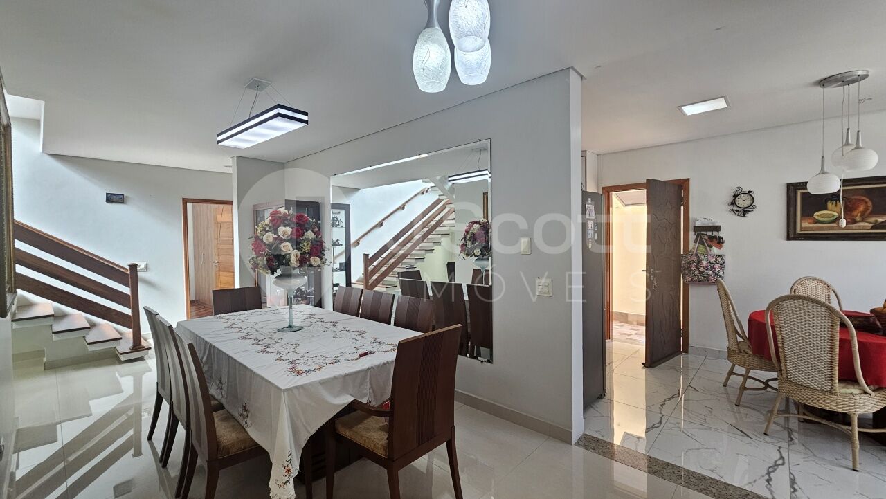 Casa de Vila para Venda - Jardim Campo Grande