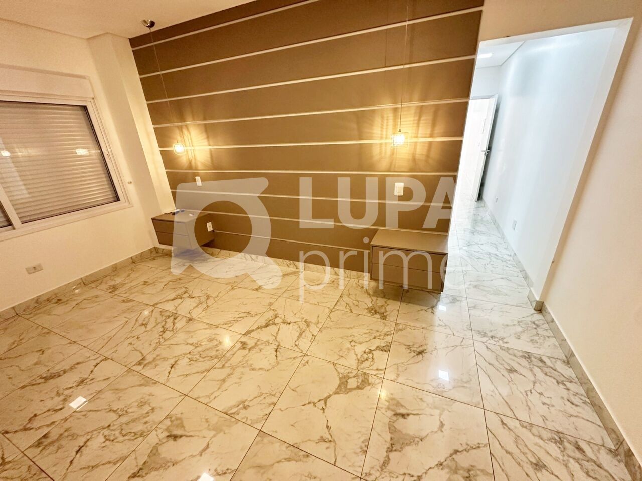 Casa, 4 quartos, 195 m² - Foto 1