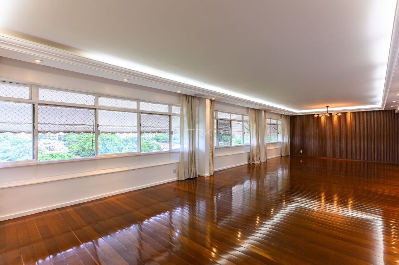 Algumas décadas depois, a sala continua dando baile.