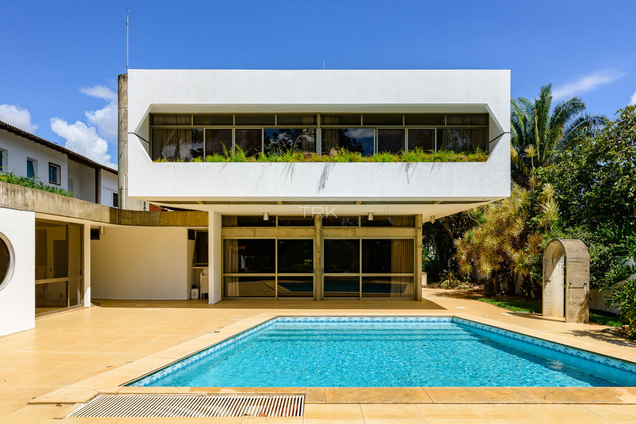 Uma casa de Milton Ramos. O resto é endereço. 