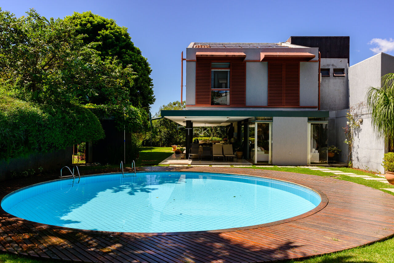 Quando a casa é boa, o fim de semana para de depender de convite. 