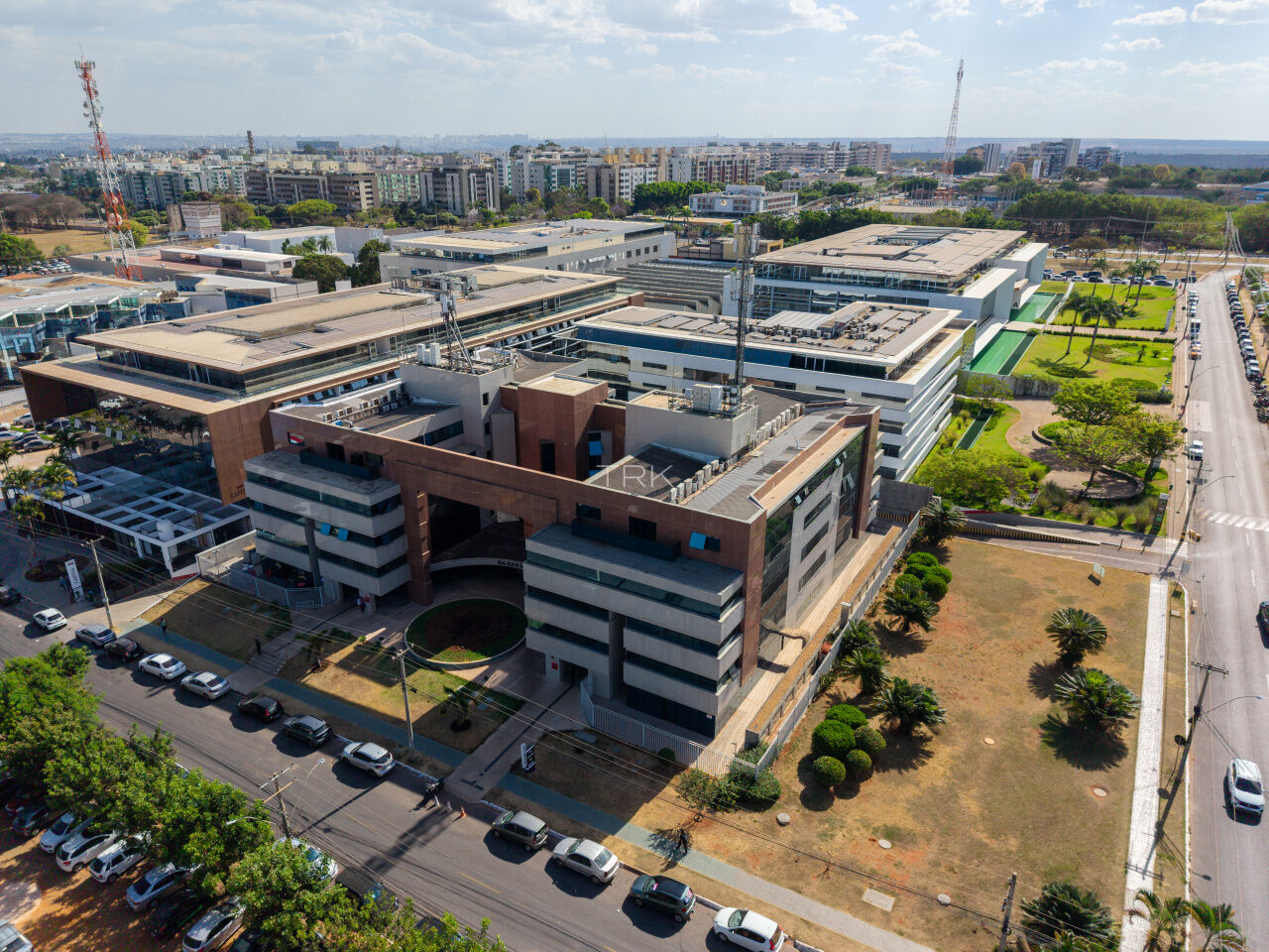 O movimento fica na empresa, não no corredor. 