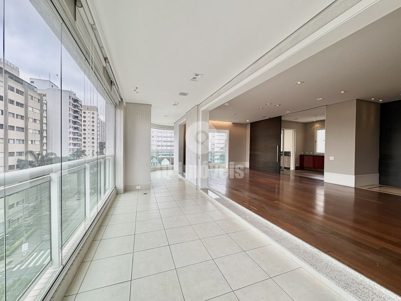 Apartamento a venda Perdizes, 300 metros, 3 suítes, 5 vagas.