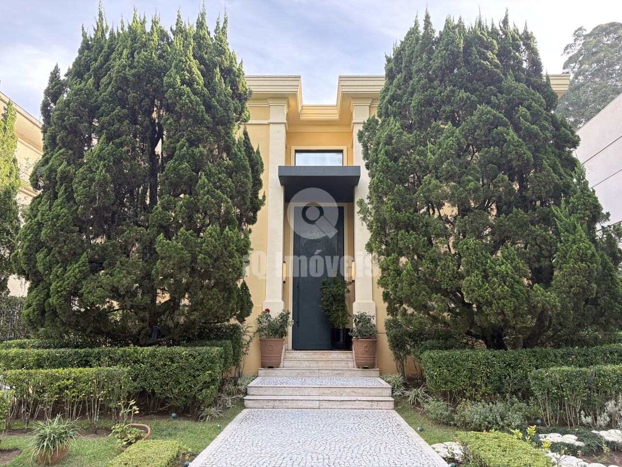 Clássica Mansão Assinada por João Armentano no Exclusivo Jardim Pignatari