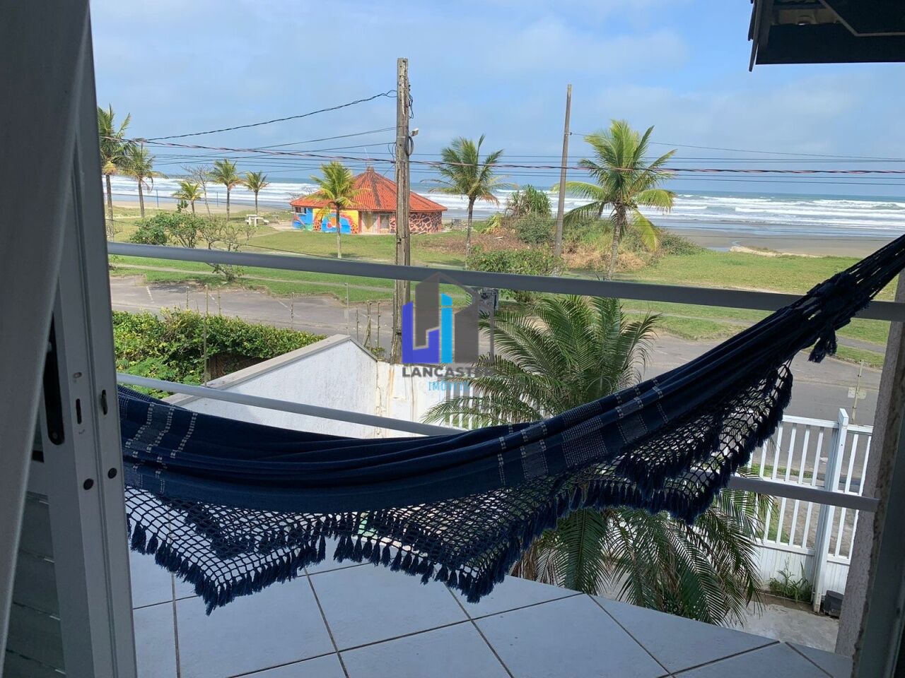 Sobrado Frente Mar em Itanhaém/SP | 3 Suítes | Piscina | Espaço Gourmet
