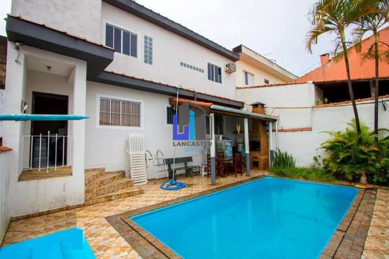 Casa com 2 dormitórios, 2 vagas de garagem, no Parque Novo Oratório