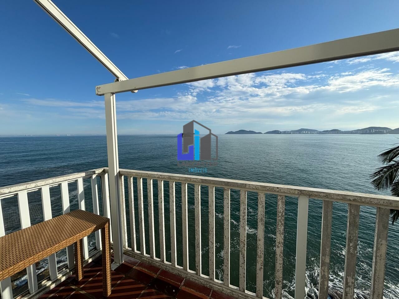 Vista Panorâmica para o Mar no Condomínio Península | 200m², 3 Dormitórios e Varanda Espetacular