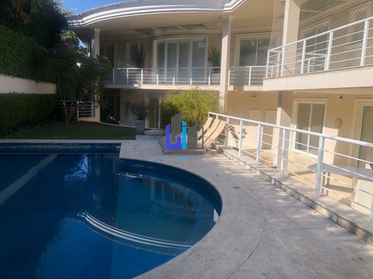 Residência de Alto Padrão à Venda no Residencial Alphaville 1