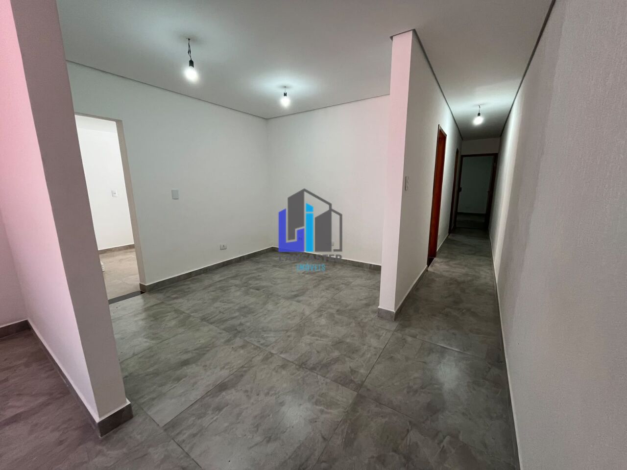 Casa térrea reformada  á venda com 2 suítes. Excelente kocalização